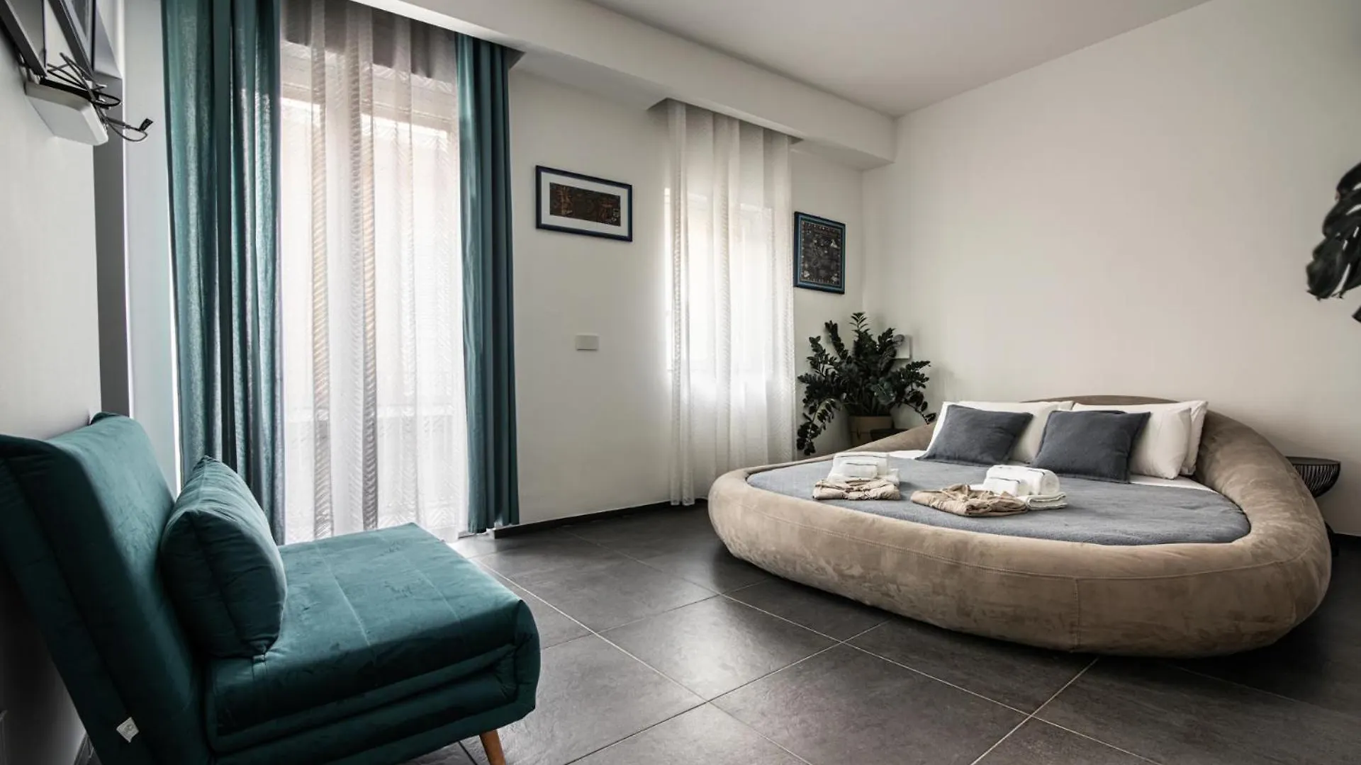Bed & Breakfast Luxury B&B Euphorbia Acireale